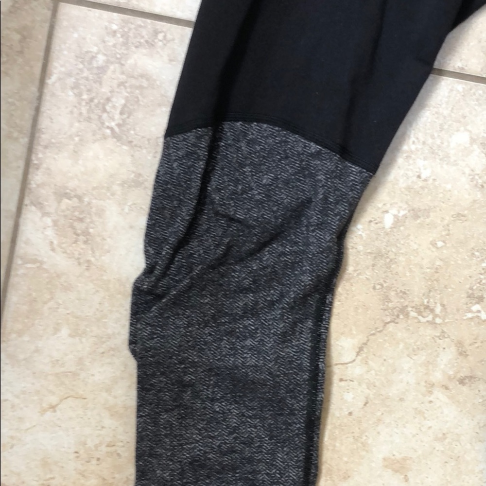 Lululemon ballerina style pant, size 6 - Picture 2 of 5